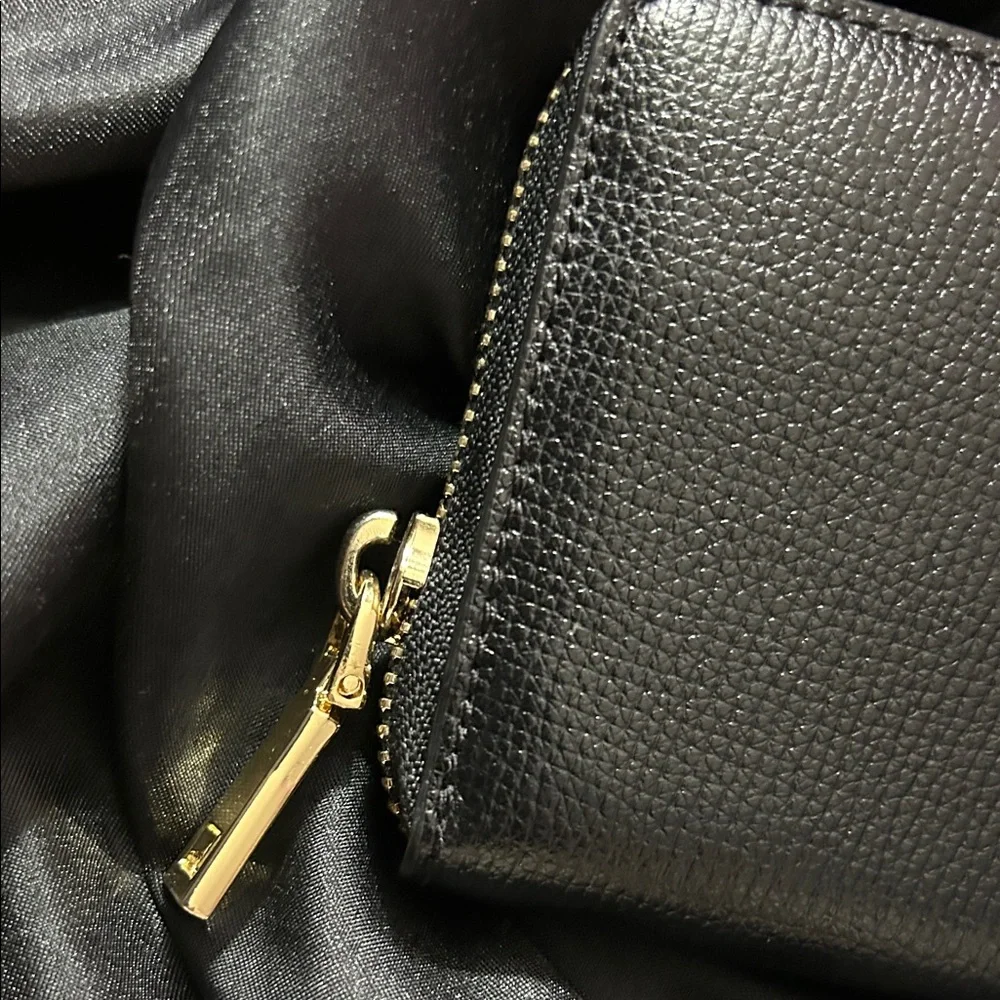 Kate Spade Black Zip-Around Wallet EUC - Picture 3 of 12